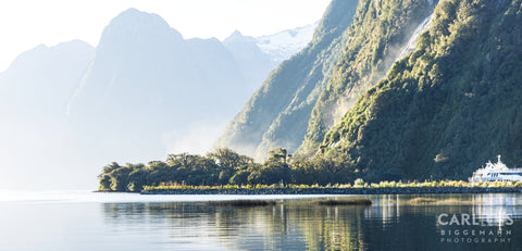 Milford Sound located within the stunning Fiordland National Park in New Zealand.